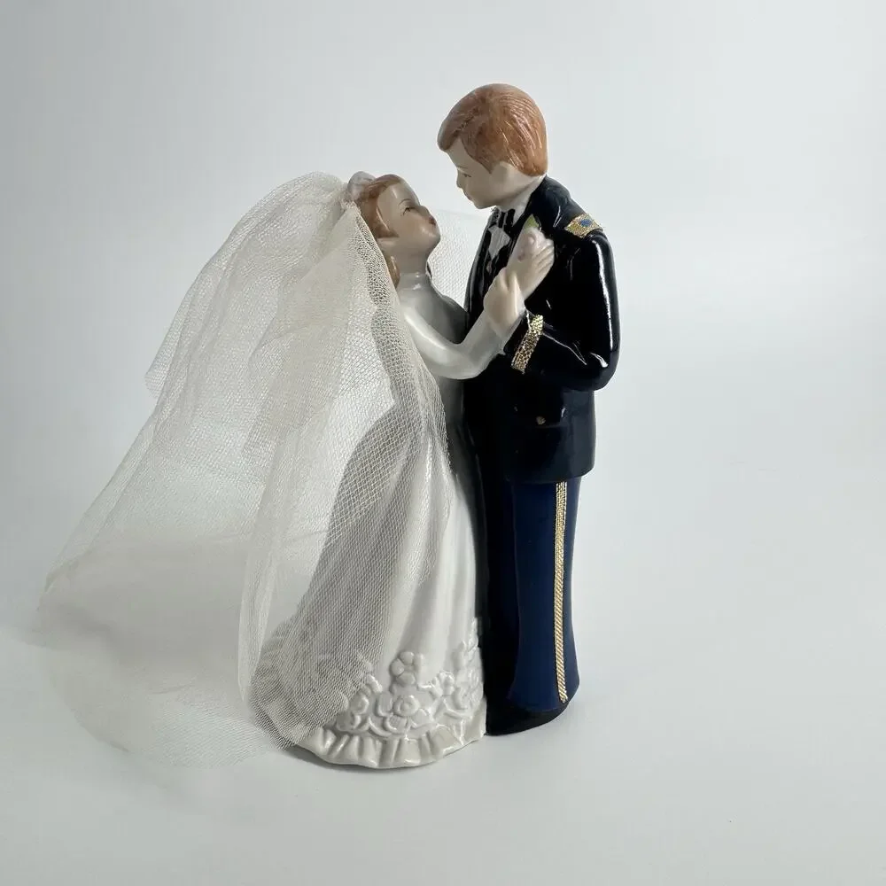 Lefton China Vtg 1986 Hand Painted Bride and Groom Figure/Cake Topper Veil
